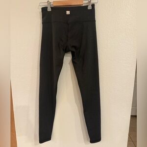 Vuori Grey Leggings Size S 27” Inseam